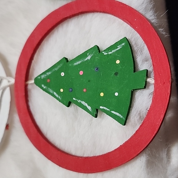 VINTAGE CHRISTMAS DECORATIVE WOODEN ORNAMENTS  HANDMADE - Picture 6 of 8